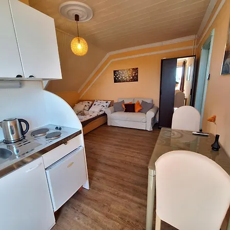 Apartment Sylvia Balatonalmadi