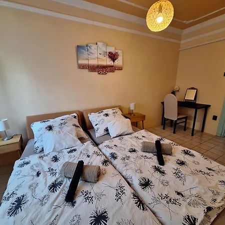 Sylvia Apartment *