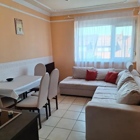 Sylvia Apartment Balatonalmadi
