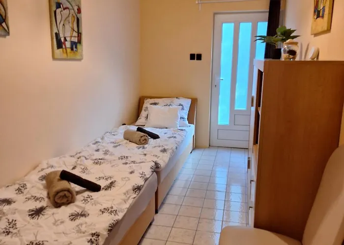 Sylvia Apartment *