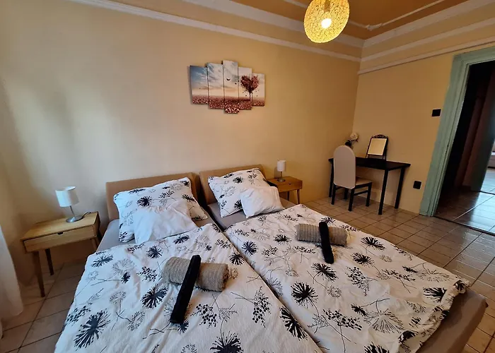 Sylvia Apartment *